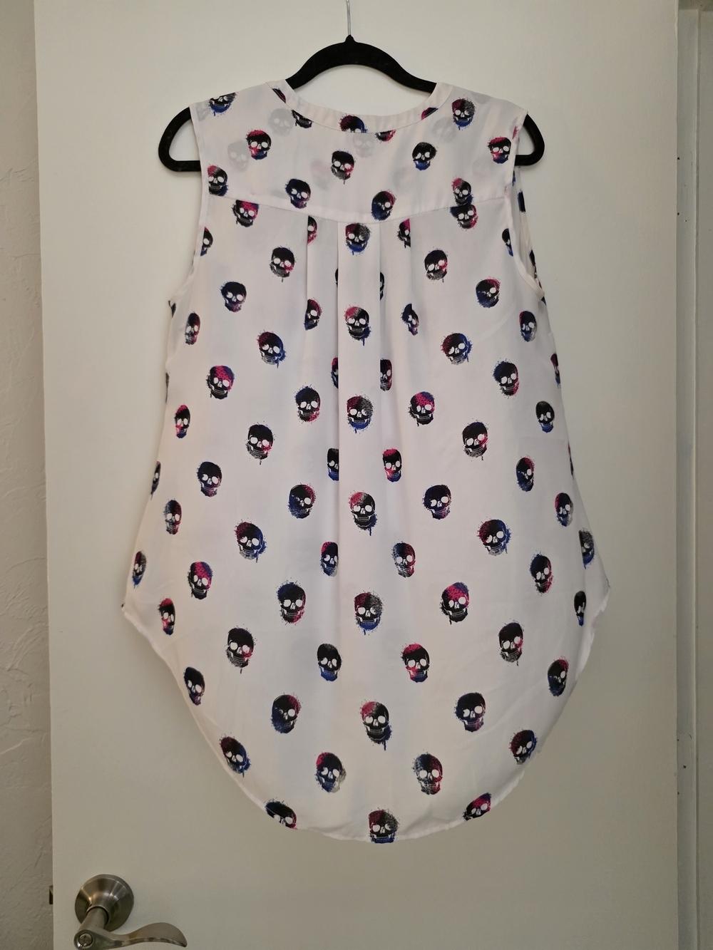 torrid White Sleeveless Skull Print Blouse - Picture 4 of 4
